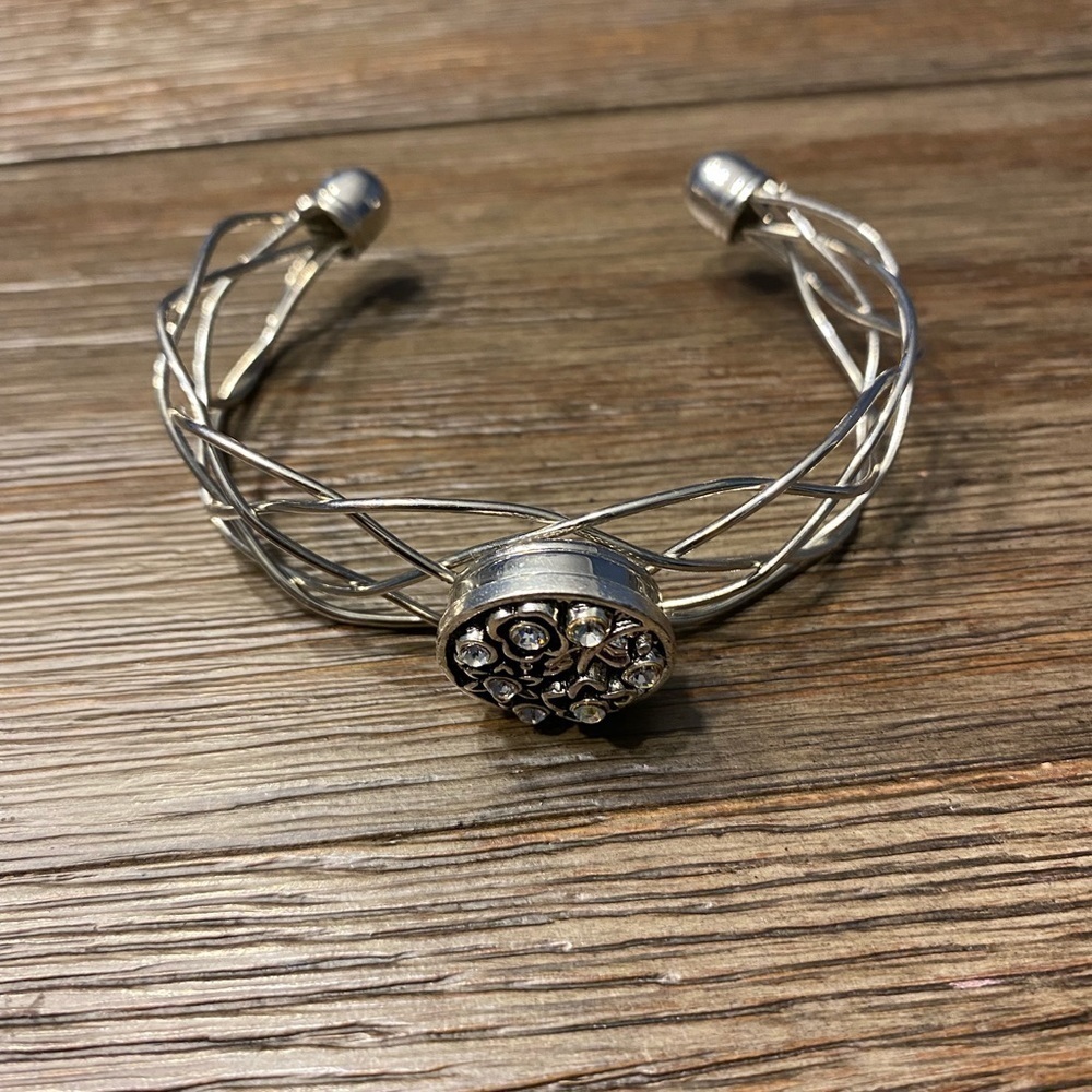 Eye-catching White kaleidoscopic patterned Cabochon silver plated bracelet - Picture 2 of 4